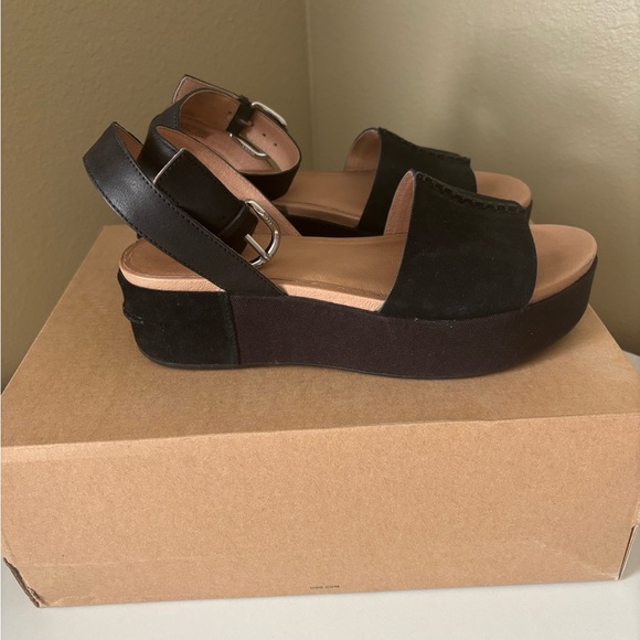 UGG Platform Sandals - Picture 2 of 6